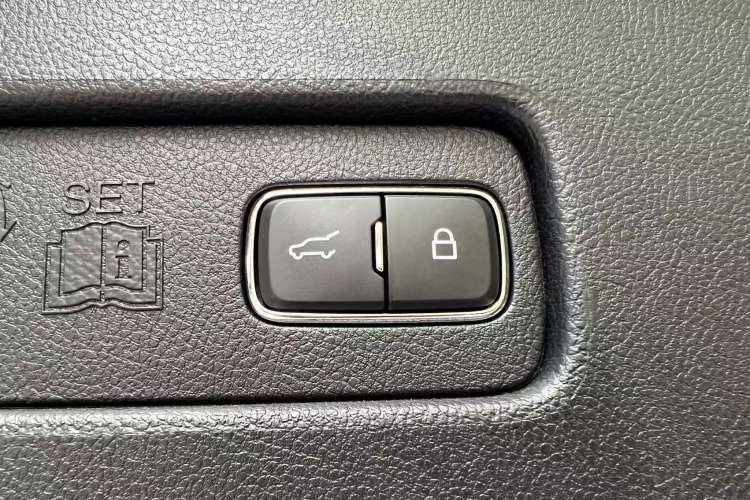 Used Lincoln Aviator 2024 3.0T V6 All-Wheel-Drive Luxury Edition Six Seats Interior 11