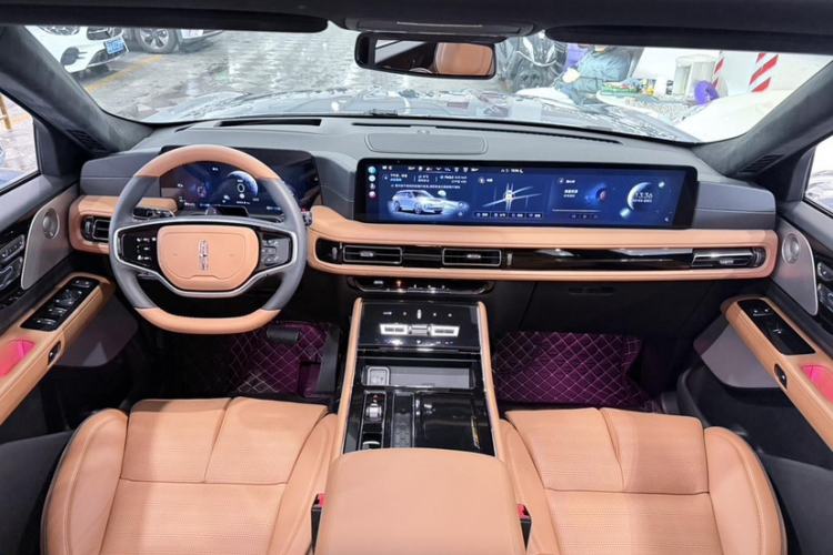 Used Lincoln Aviator 2024 3.0T V6 Four-Wheel Drive Presidential Edition Six Seats Interior 2