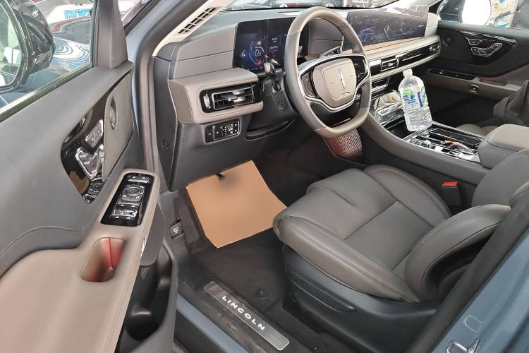 Used Lincoln Aviator 2024 3.0T V6 All-Wheel-Drive Luxury Edition Six Seats Interior 3