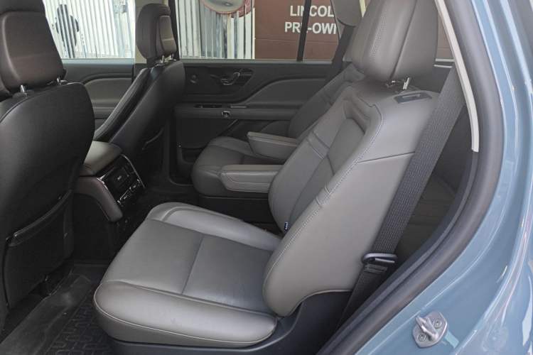 Used Lincoln Aviator 2024 3.0T V6 All-Wheel-Drive Elegance Edition Six Seats Interior 4