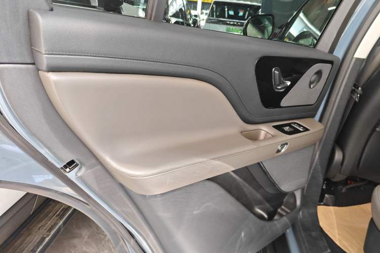 Used Lincoln Aviator 2024 3.0T V6 All-Wheel-Drive Luxury Edition Six Seats Interior 8