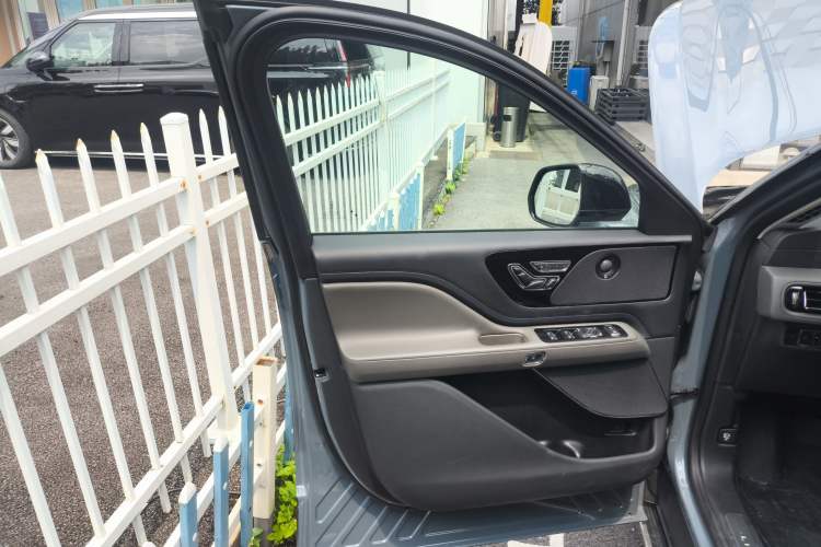 Used Lincoln Aviator 2024 3.0T V6 All-Wheel-Drive Luxury Edition Six Seats Left Front Door Interior