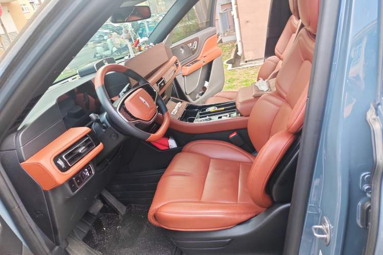 Used Lincoln Aviator 2024 3.0T V6 All-Wheel-Drive Luxury Edition Six Seats Left Front Seat