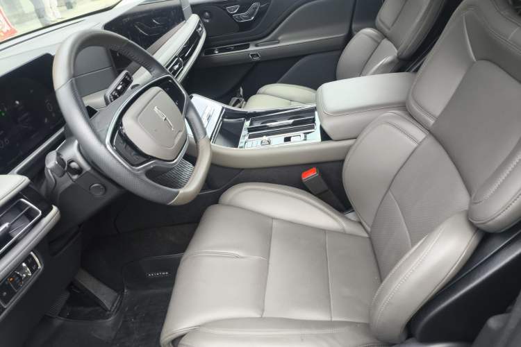Used Lincoln Aviator 2024 3.0T V6 All-Wheel-Drive Luxury Edition Six Seats Left Front Seat