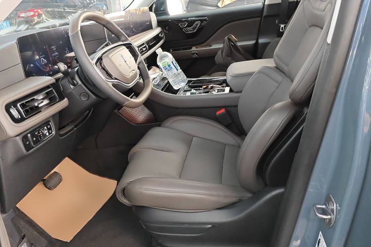 Used Lincoln Aviator 2024 3.0T V6 All-Wheel-Drive Luxury Edition Six Seats Left Front Seat