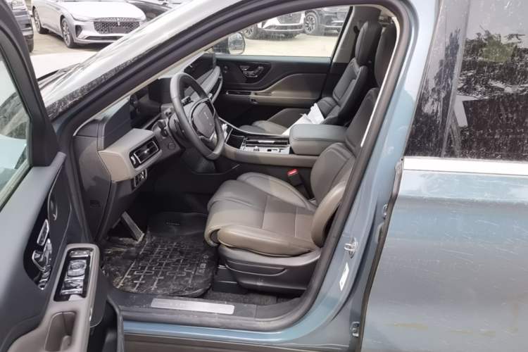 Used Lincoln Aviator 2024 3.0T V6 All-Wheel-Drive Luxury Edition Six Seats Left Front Seat