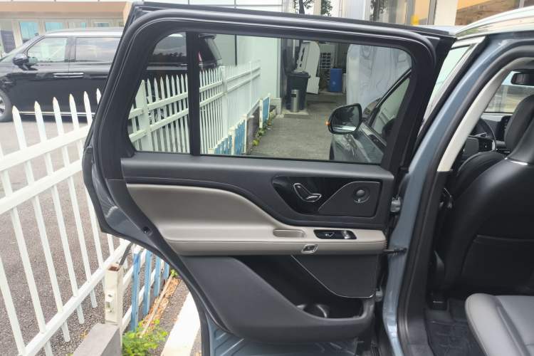 Used Lincoln Aviator 2024 3.0T V6 All-Wheel-Drive Luxury Edition Six Seats Left Rear Door Interior