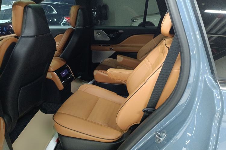 Used Lincoln Aviator 2024 3.0T V6 Four-Wheel Drive Presidential Edition Six Seats Left Rear Seat