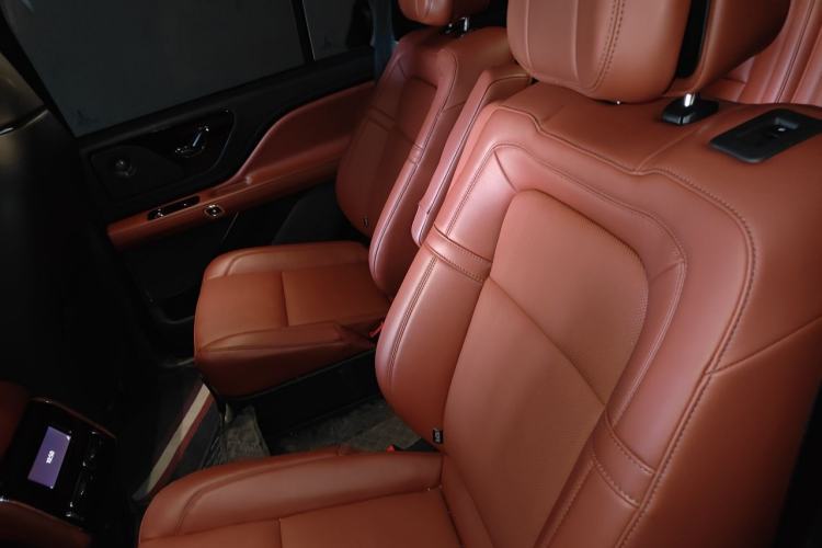 Used Lincoln Aviator 2024 3.0T V6 All-Wheel-Drive Luxury Edition Six Seats Left Rear Seat