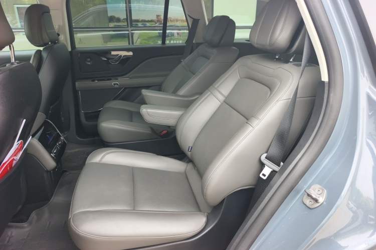 Used Lincoln Aviator 2024 3.0T V6 All-Wheel-Drive Elegance Edition Six Seats Left Rear Seat