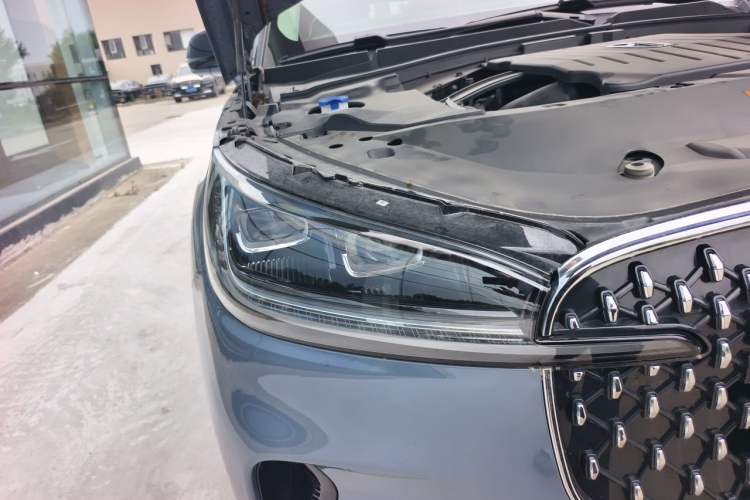 Used Lincoln Aviator 2024 3.0T V6 All-Wheel-Drive Elegance Edition Six Seats Right Front Headlight