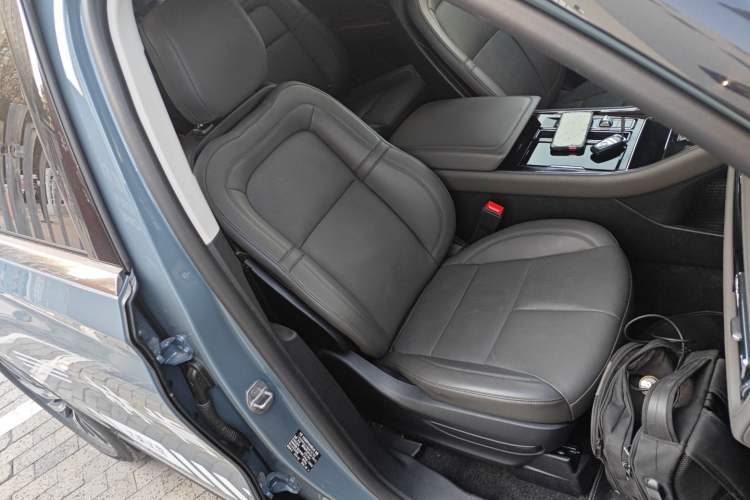 Used Lincoln Aviator 2024 3.0T V6 All-Wheel-Drive Elegance Edition Six Seats Right Front Seat