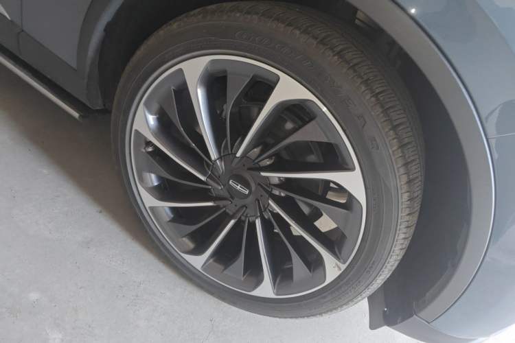 Used Lincoln Aviator 2024 3.0T V6 All-Wheel-Drive Luxury Edition Six Seats Right Front Wheel Hub