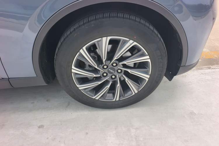 Used Lincoln Aviator 2024 3.0T V6 All-Wheel-Drive Elegance Edition Six Seats Right Front Wheel Hub