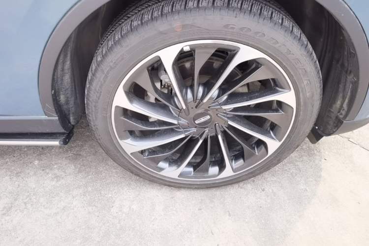 Used Lincoln Aviator 2024 3.0T V6 All-Wheel-Drive Luxury Edition Six Seats Right Front Wheel Hub
