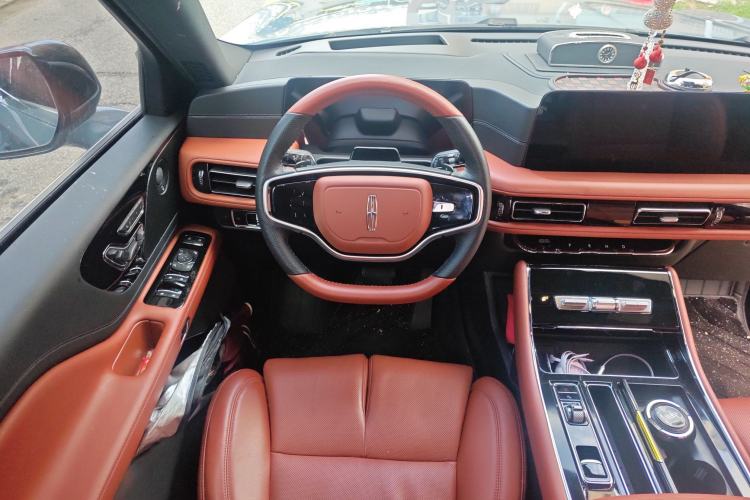 Used Lincoln Aviator 2024 3.0T V6 All-Wheel-Drive Luxury Edition Six Seats Steering Wheel