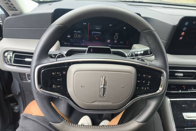 Used Lincoln Aviator 2024 3.0T V6 All-Wheel-Drive Luxury Edition Six Seats Steering Wheel