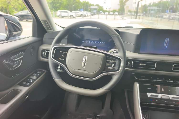 Used Lincoln Aviator 2024 3.0T V6 All-Wheel-Drive Elegance Edition Six Seats Steering Wheel