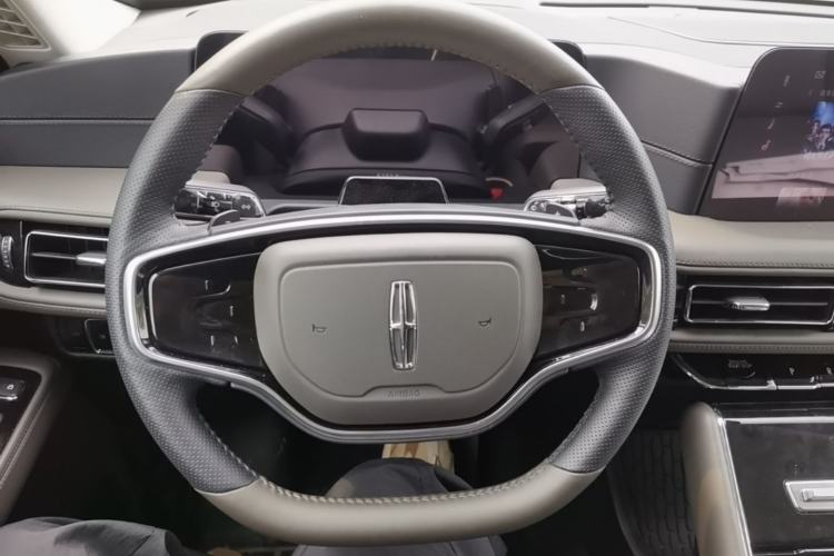 Used Lincoln Aviator 2024 3.0T V6 All-Wheel-Drive Luxury Edition Six Seats Steering Wheel