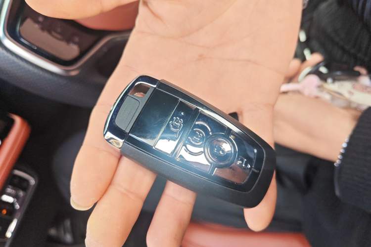 Used Lincoln Aviator 2024 3.0T V6 All-Wheel-Drive Luxury Edition Six Seats Vehicle Key