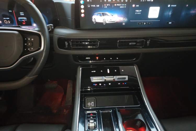 Used Lincoln Aviator 2024 3.0T V6 All-Wheel-Drive Luxury Edition Six Seats Audio And AC Panel