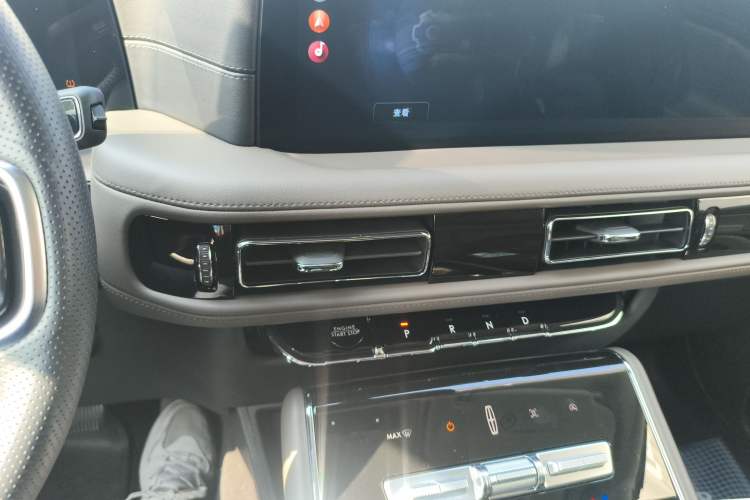 Used Lincoln Aviator 2024 3.0T V6 All-Wheel-Drive Luxury Edition Six Seats Audio And AC Panel