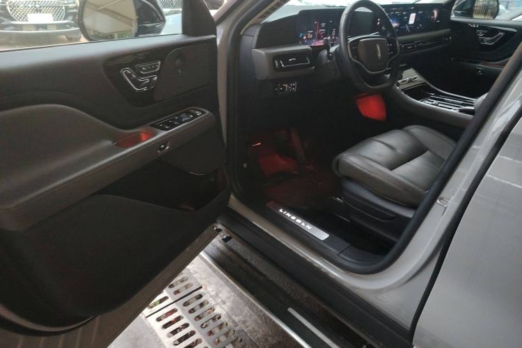 Used Lincoln Aviator 2024 3.0T V6 All-Wheel-Drive Luxury Edition Six Seats Driver Seat