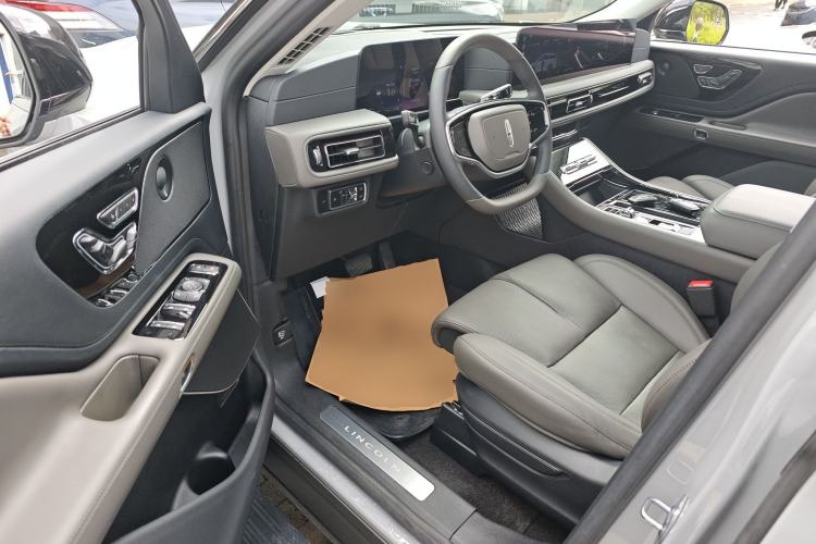 Used Lincoln Aviator 2024 3.0T V6 All-Wheel-Drive Luxury Edition Six Seats Driver Seat