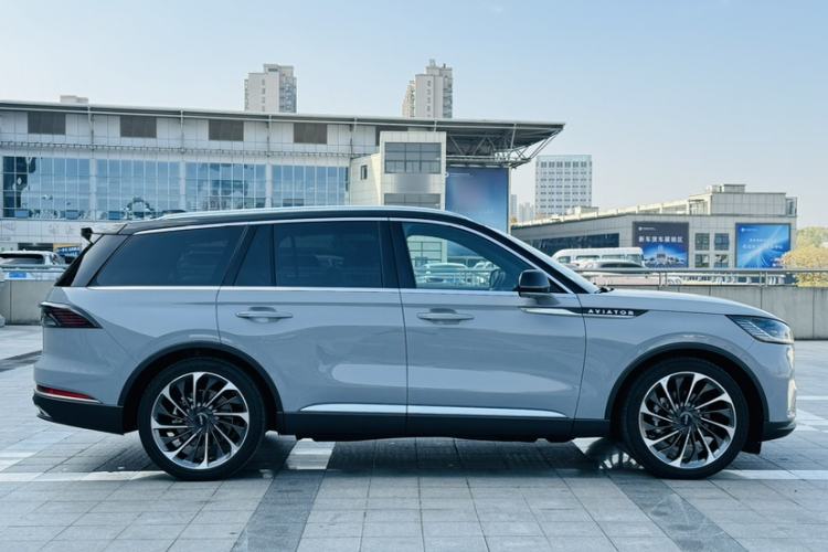 Used Lincoln Aviator 2024 3.0T V6 All-Wheel-Drive Luxury Edition Six Seats Exterior 3