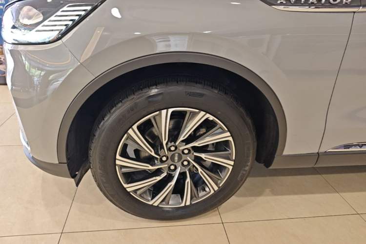 Used Lincoln Aviator 2024 3.0T V6 Four-Wheel Drive Elegance Edition Seven Seats Exterior 4