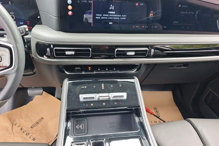 Used Lincoln Aviator 2024 3.0T V6 All-Wheel-Drive Luxury Edition Six Seats Gear Lever