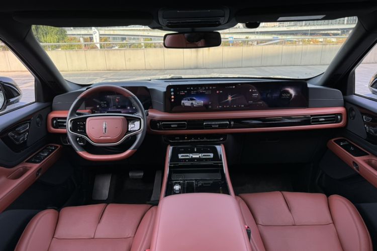 Used Lincoln Aviator 2024 3.0T V6 All-Wheel-Drive Luxury Edition Six Seats Interior 1