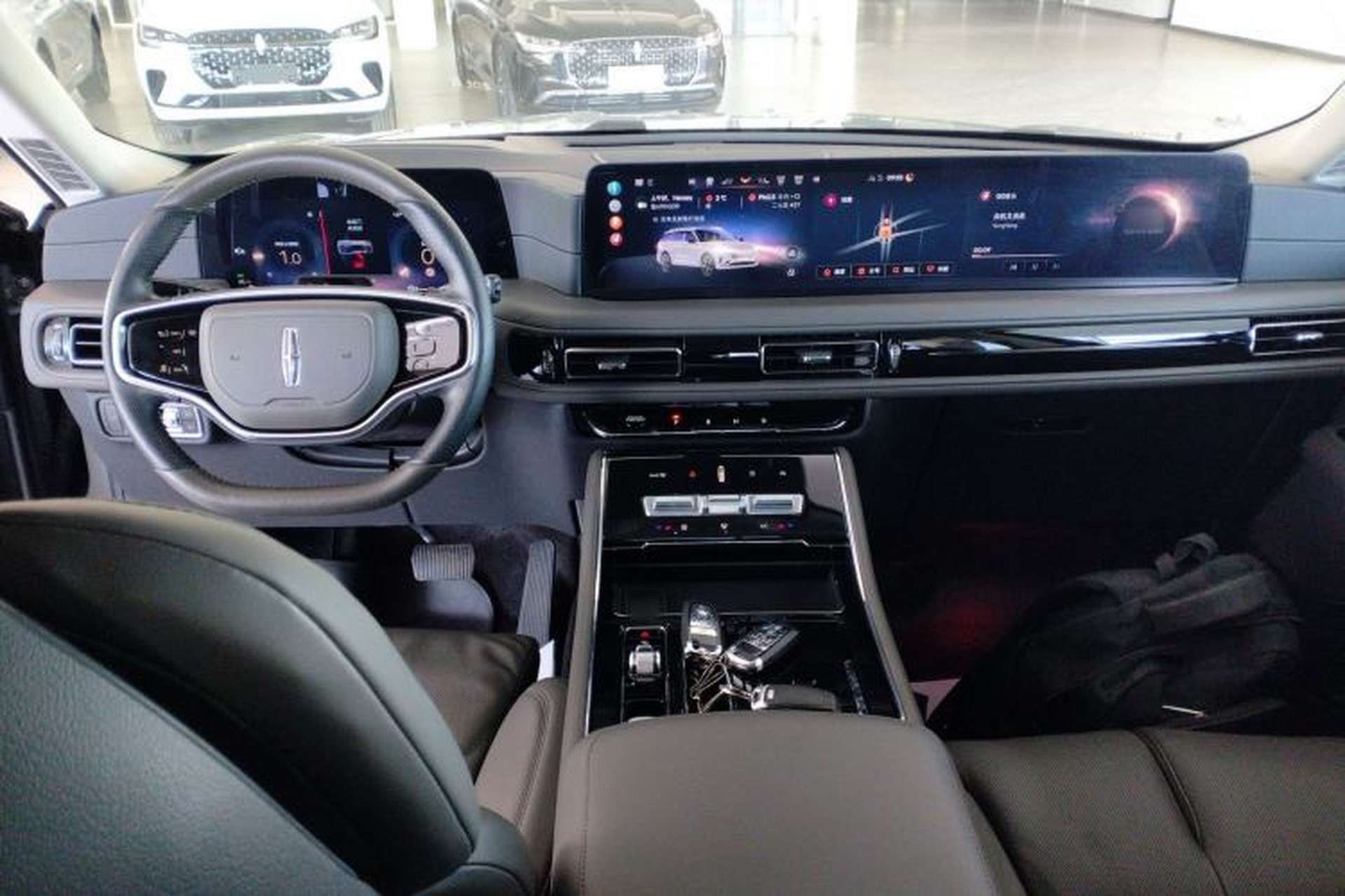 Used Lincoln Aviator 2024 3.0T V6 All-Wheel-Drive Luxury Edition Six Seats Interior 2