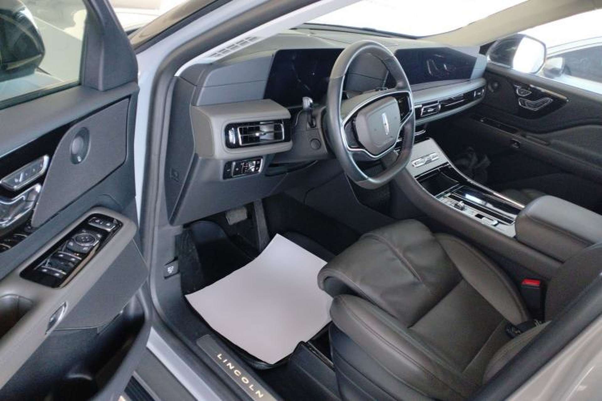 Used Lincoln Aviator 2024 3.0T V6 All-Wheel-Drive Luxury Edition Six Seats Interior 3