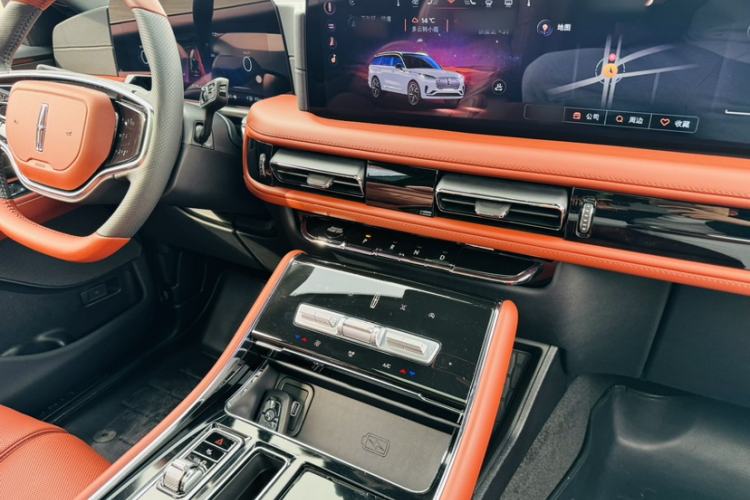 Used Lincoln Aviator 2024 3.0T V6 All-Wheel-Drive Luxury Edition Six Seats Interior 3