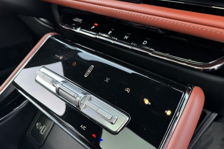 Used Lincoln Aviator 2024 3.0T V6 All-Wheel-Drive Luxury Edition Six Seats Interior 4