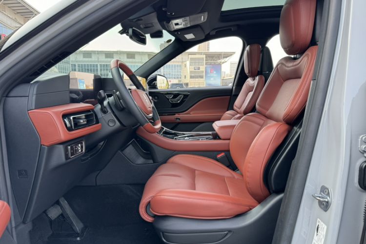 Used Lincoln Aviator 2024 3.0T V6 All-Wheel-Drive Luxury Edition Six Seats Interior 5