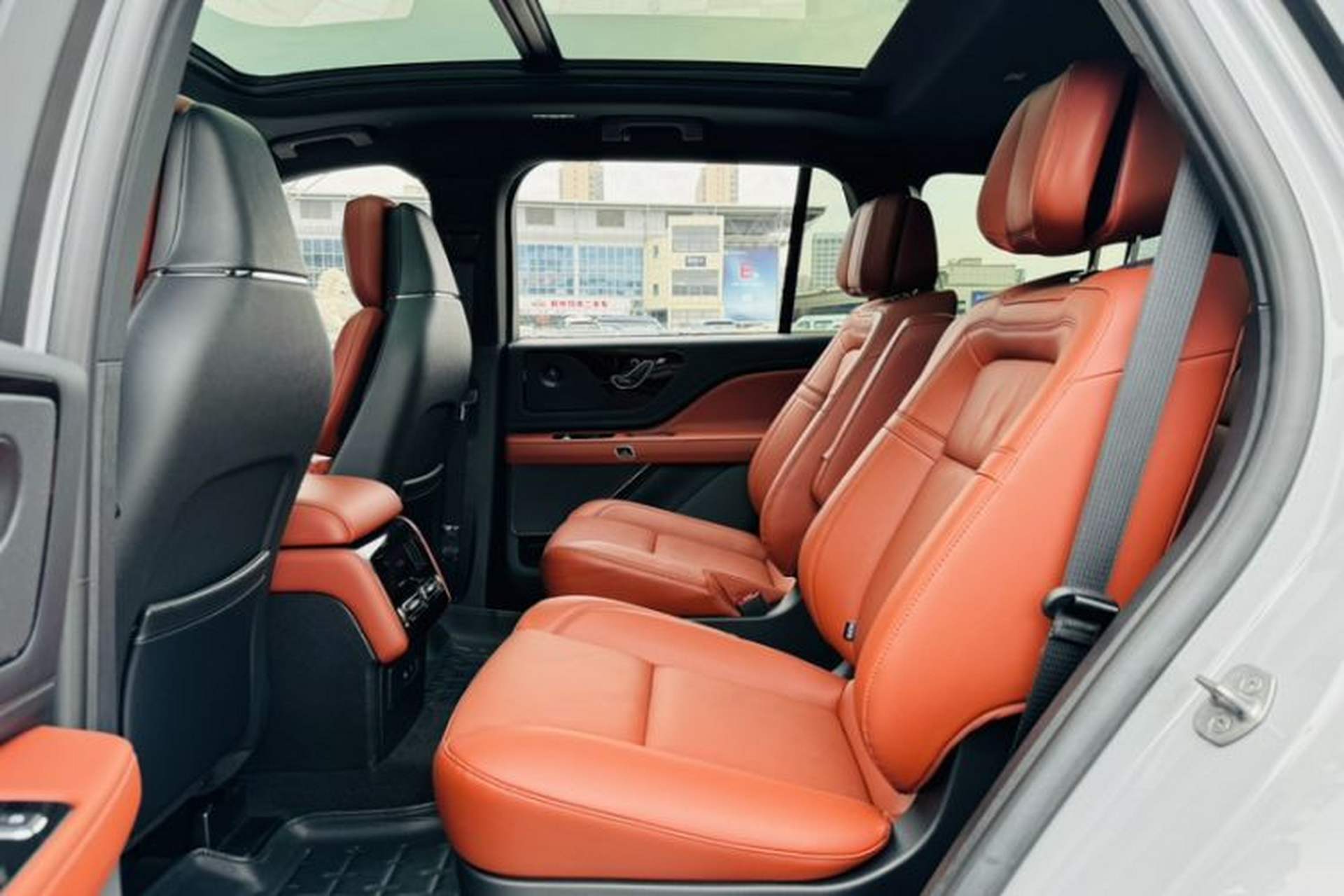 Used Lincoln Aviator 2024 3.0T V6 All-Wheel-Drive Luxury Edition Six Seats Interior 5