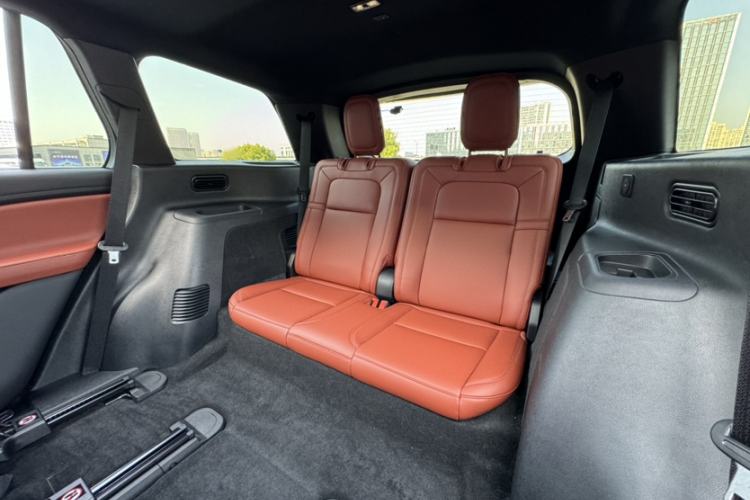 Used Lincoln Aviator 2024 3.0T V6 All-Wheel-Drive Luxury Edition Six Seats Interior 6