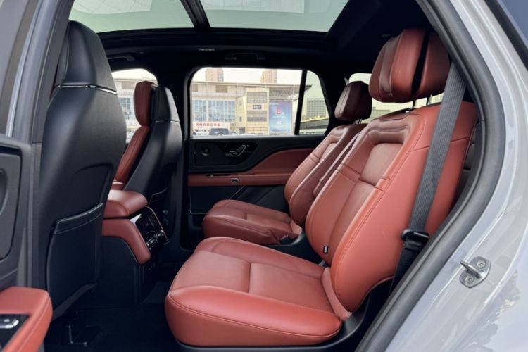 Used Lincoln Aviator 2024 3.0T V6 All-Wheel-Drive Luxury Edition Six Seats Interior 7