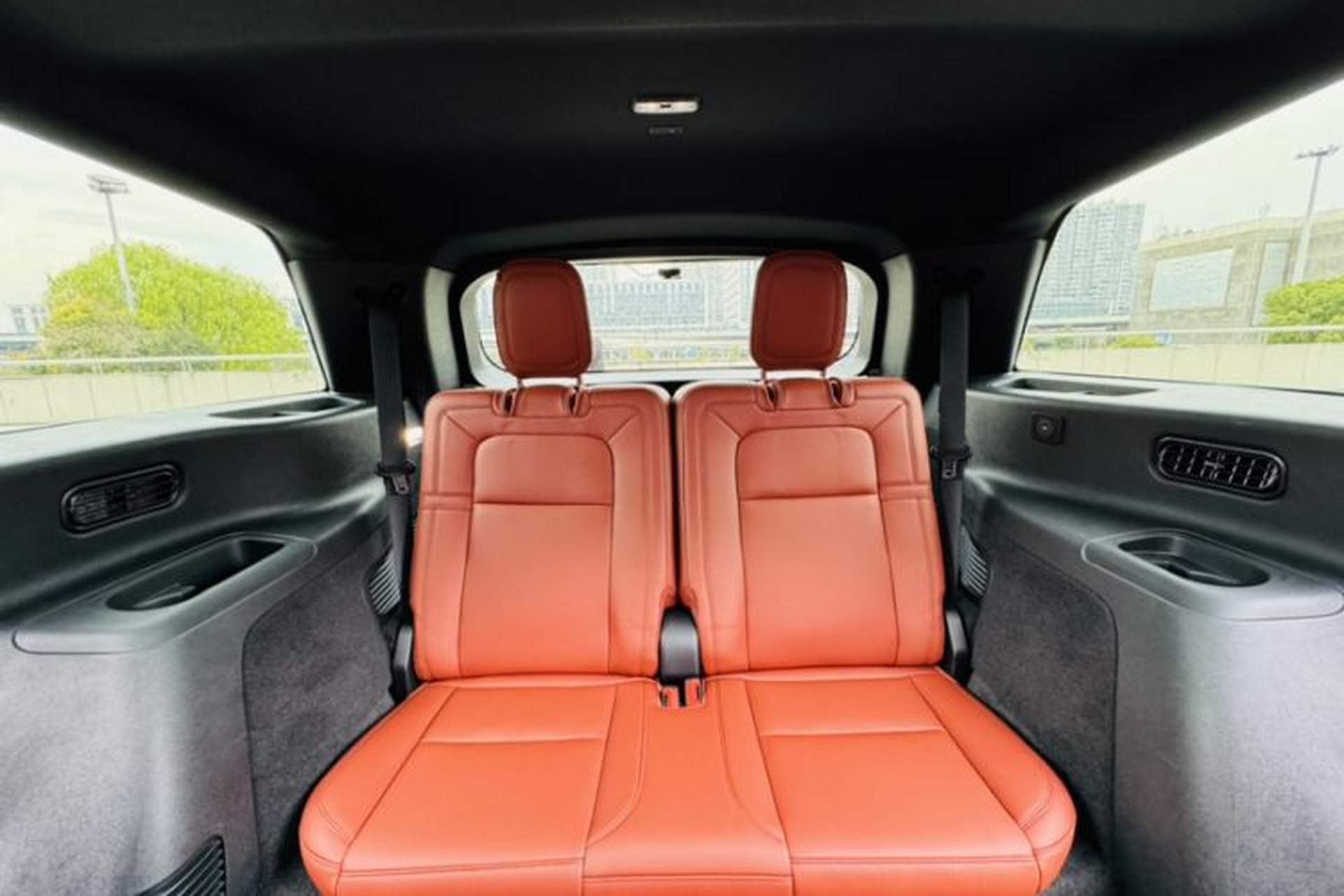Used Lincoln Aviator 2024 3.0T V6 All-Wheel-Drive Luxury Edition Six Seats Interior 8