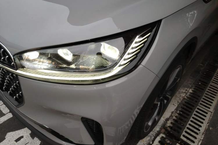 Used Lincoln Aviator 2024 3.0T V6 All-Wheel-Drive Luxury Edition Six Seats Left Front Headlight