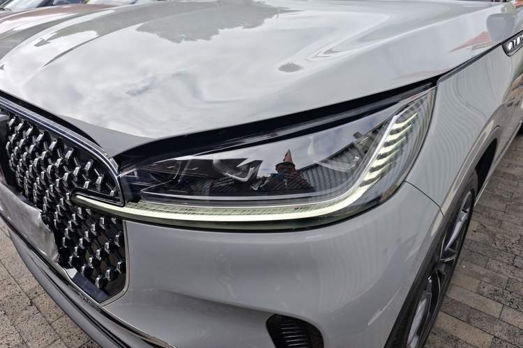 Used Lincoln Aviator 2024 3.0T V6 All-Wheel-Drive Luxury Edition Six Seats Left Front Headlight