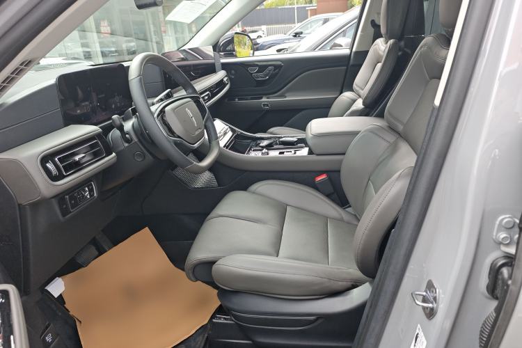 Used Lincoln Aviator 2024 3.0T V6 All-Wheel-Drive Luxury Edition Six Seats Left Front Seat