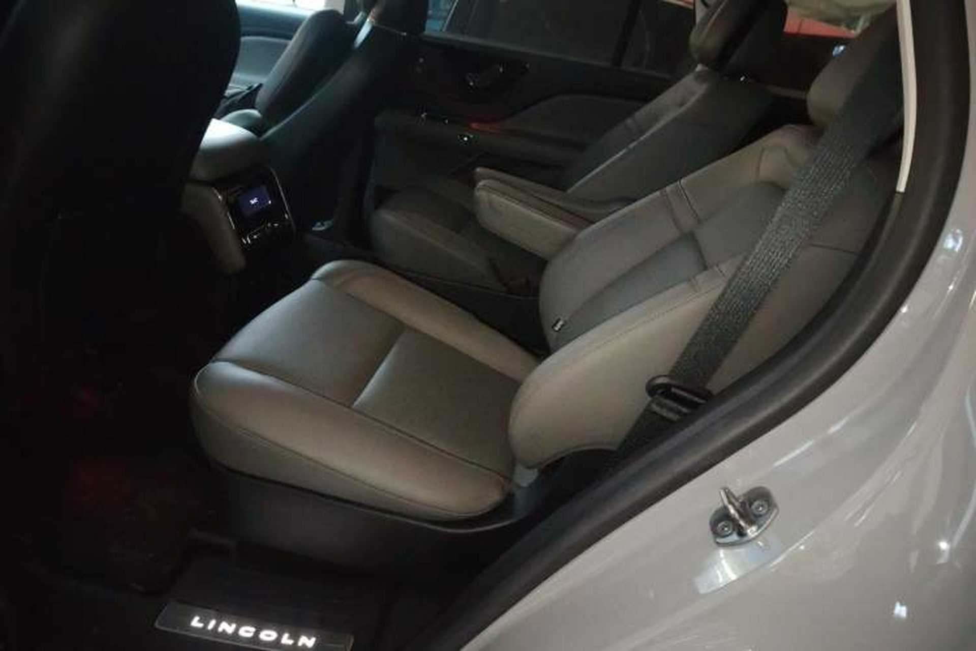 Used Lincoln Aviator 2024 3.0T V6 All-Wheel-Drive Luxury Edition Six Seats Left Rear Seat