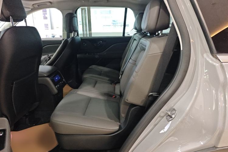 Used Lincoln Aviator 2024 3.0T V6 Four-Wheel Drive Elegance Edition Seven Seats Left Rear Seat