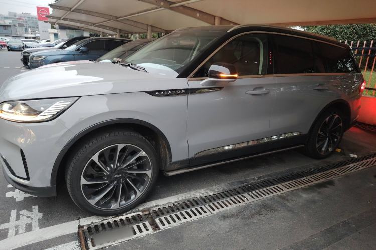 Used Lincoln Aviator 2024 3.0T V6 All-Wheel-Drive Luxury Edition Six Seats Left Side