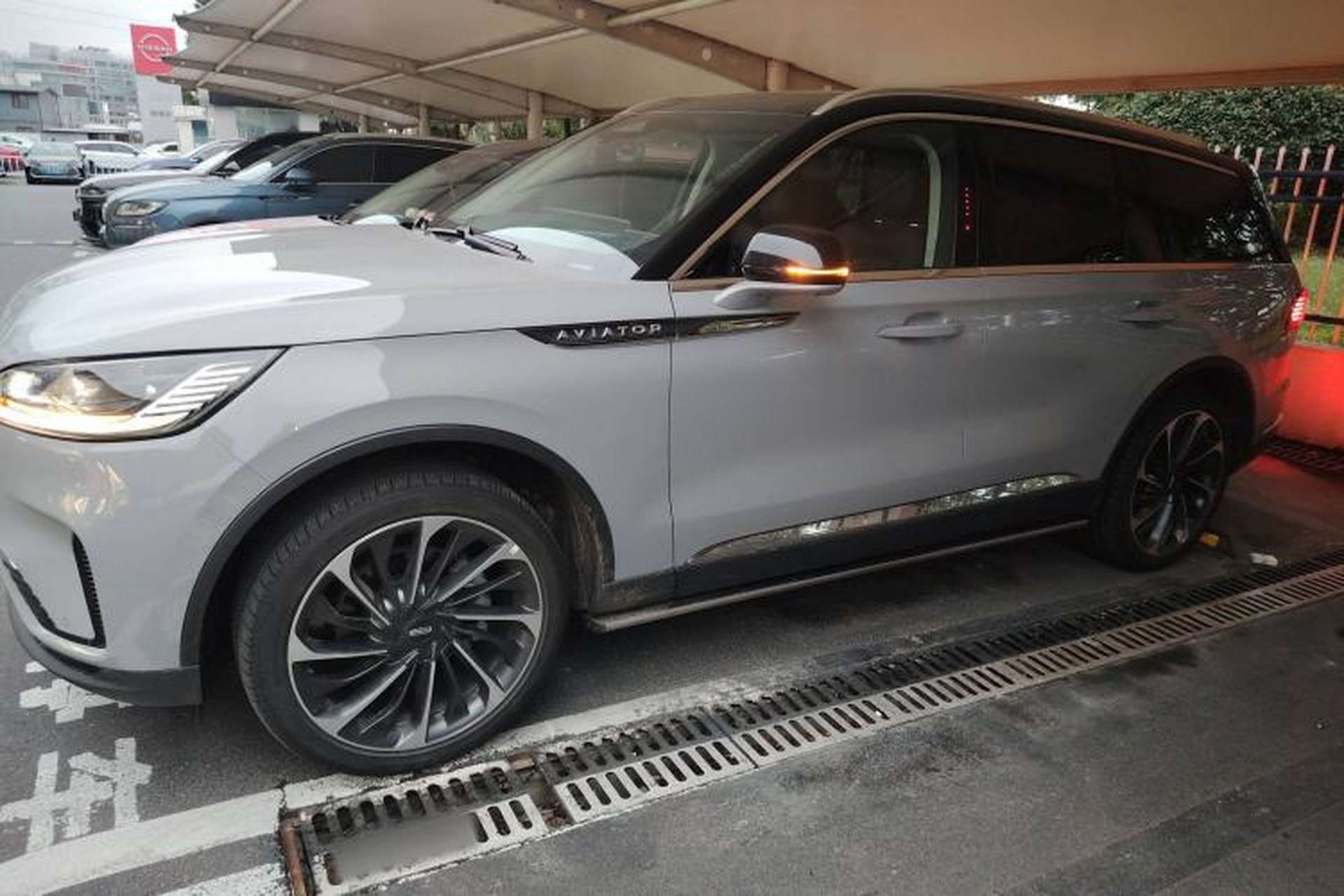 Used Lincoln Aviator 2024 3.0T V6 All-Wheel-Drive Luxury Edition Six Seats Left Side