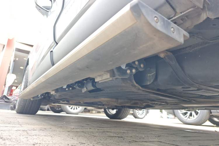 Used Lincoln Aviator 2024 3.0T V6 All-Wheel-Drive Luxury Edition Six Seats Left Side Sill