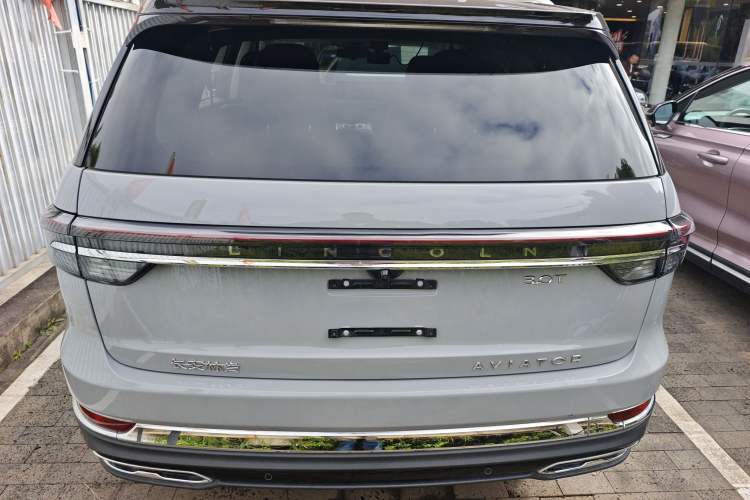 Used Lincoln Aviator 2024 3.0T V6 All-Wheel-Drive Luxury Edition Six Seats Rear